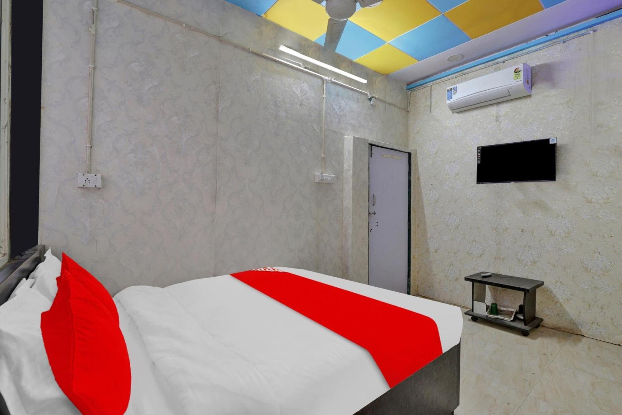 Pop Hotel Dk Guest House Amhedabad Dış mekan fotoğraf