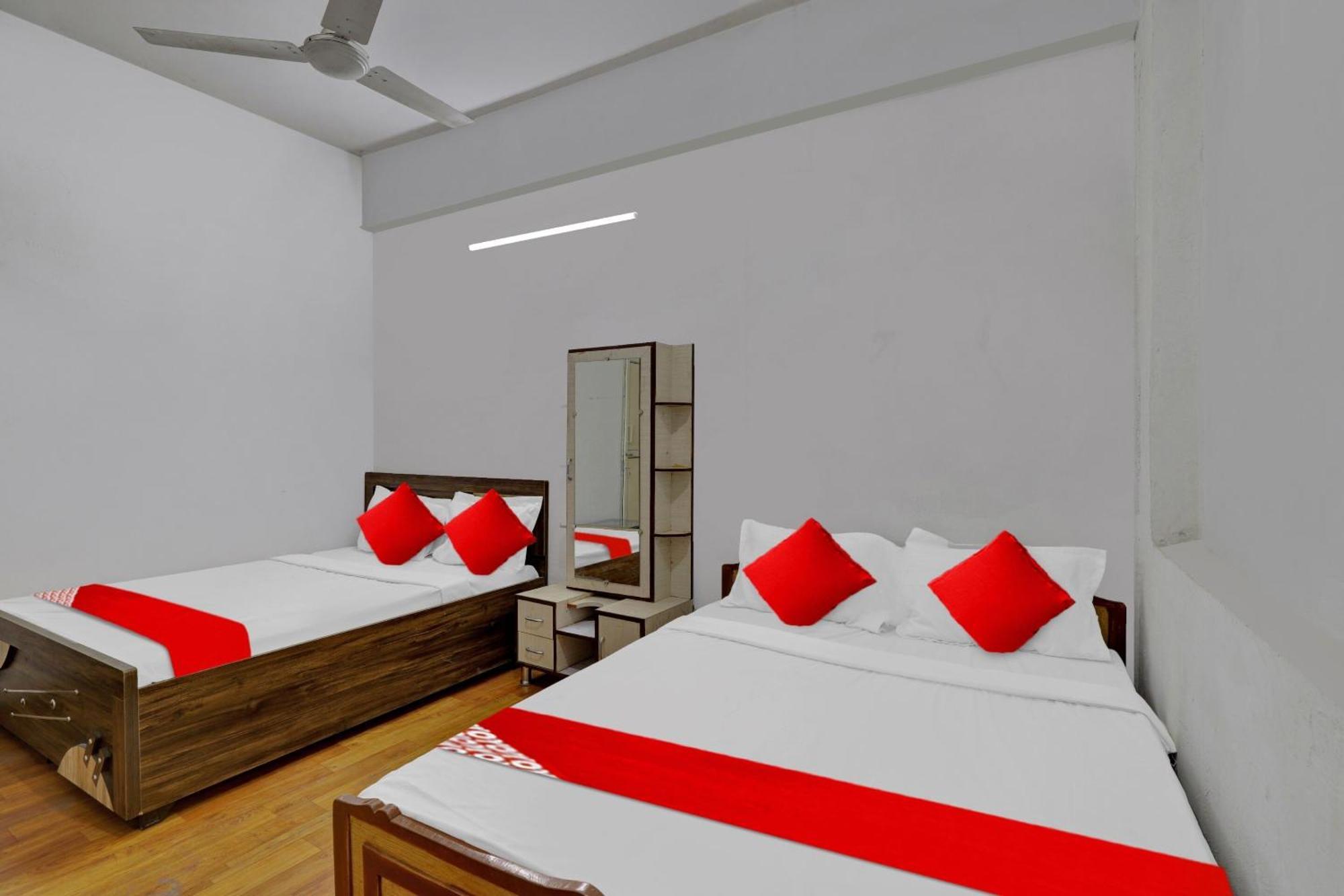 Pop Hotel Dk Guest House Amhedabad Dış mekan fotoğraf