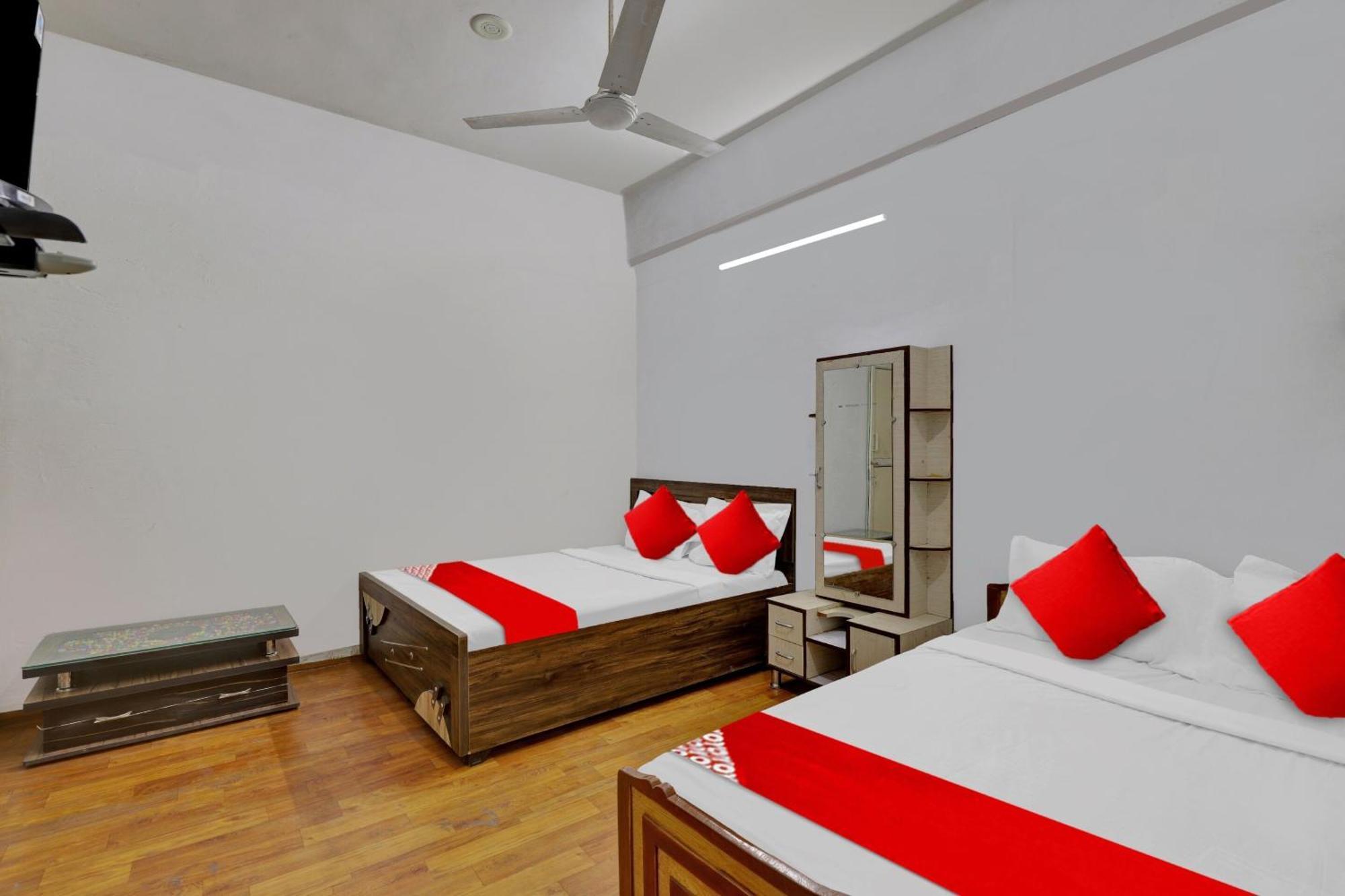 Pop Hotel Dk Guest House Amhedabad Dış mekan fotoğraf